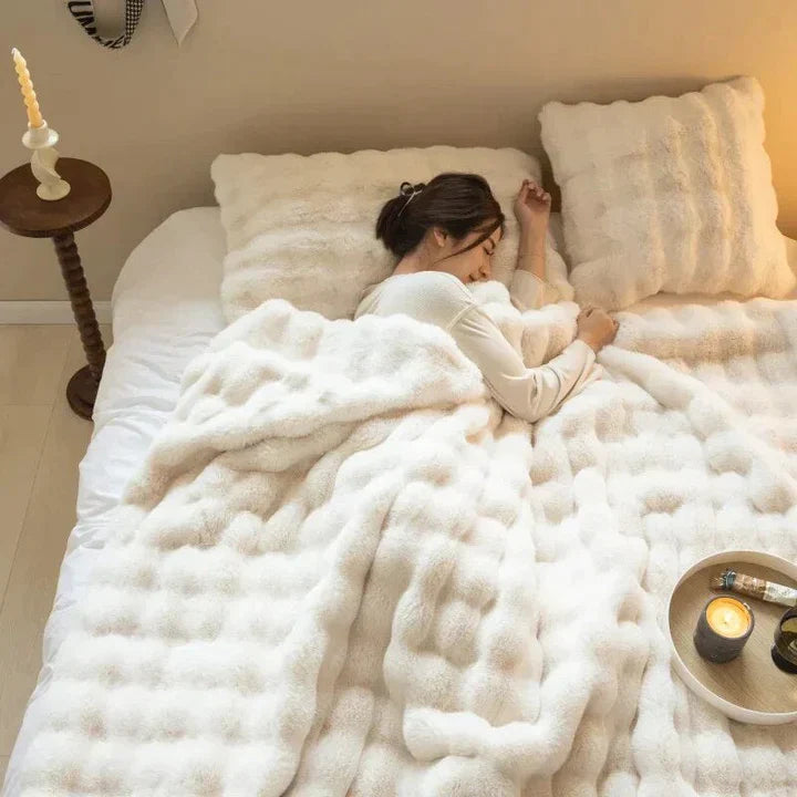 CosyFluff | The warm plush blanket made of wool