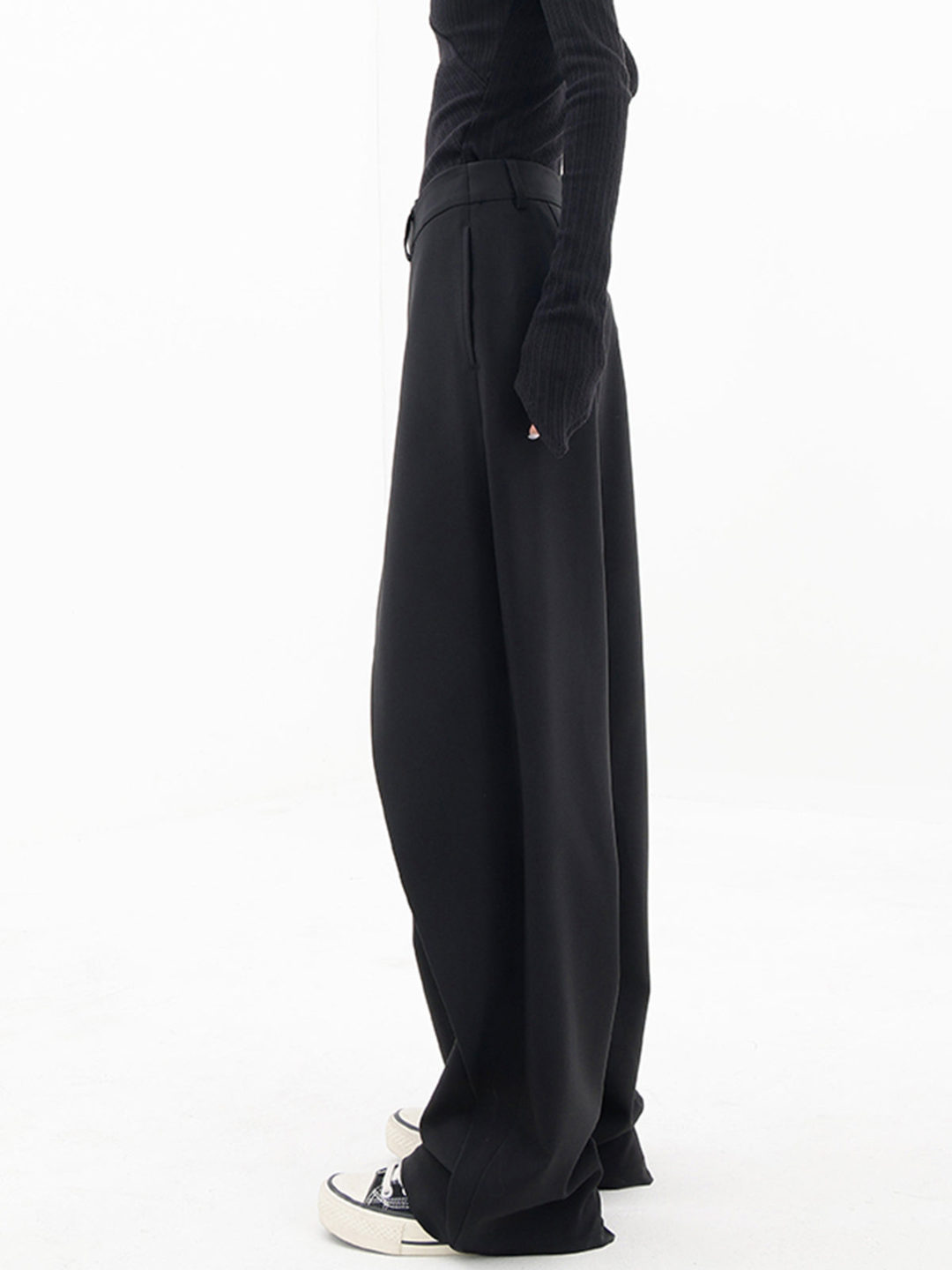 Mia | Asymmetrical baggy trousers