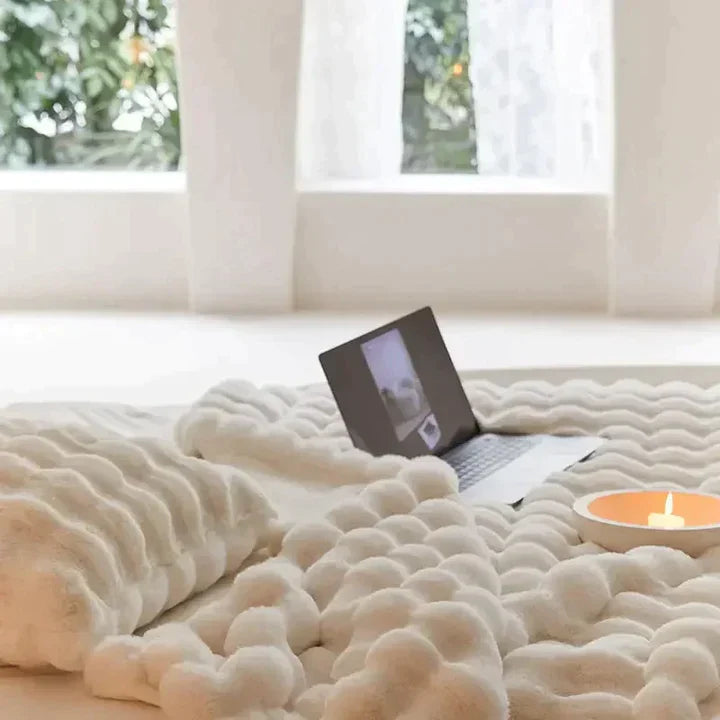 CosyFluff | The warm plush blanket made of wool