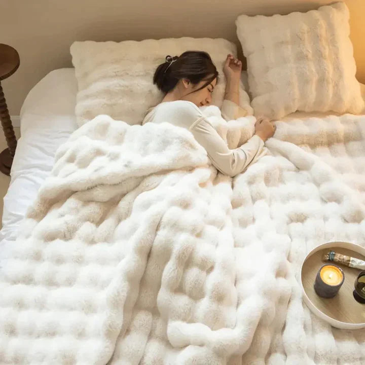 CosyFluff | The warm plush blanket made of wool